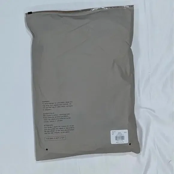 BRAND NEW Fear of God Essentials T-Shirt Cream Applique Logo SS20 Pacsun Size M